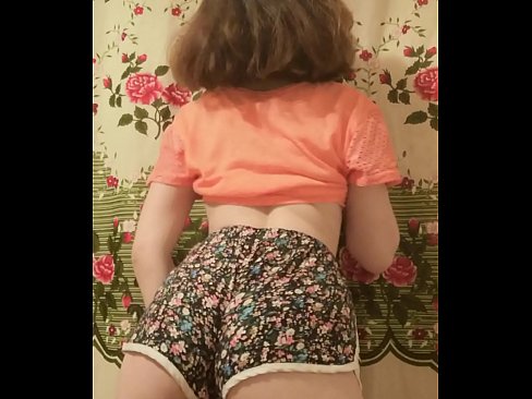 ❤️ Seksi mlada beba skida šorc pred kamerom Porno video kod nas ☑