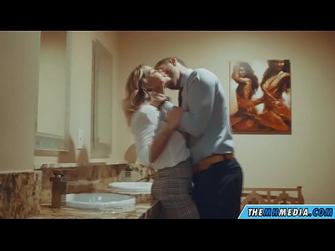 ❤️ Kad te prsata plavuša zavede u javnom toaletu Porno video kod nas ☑